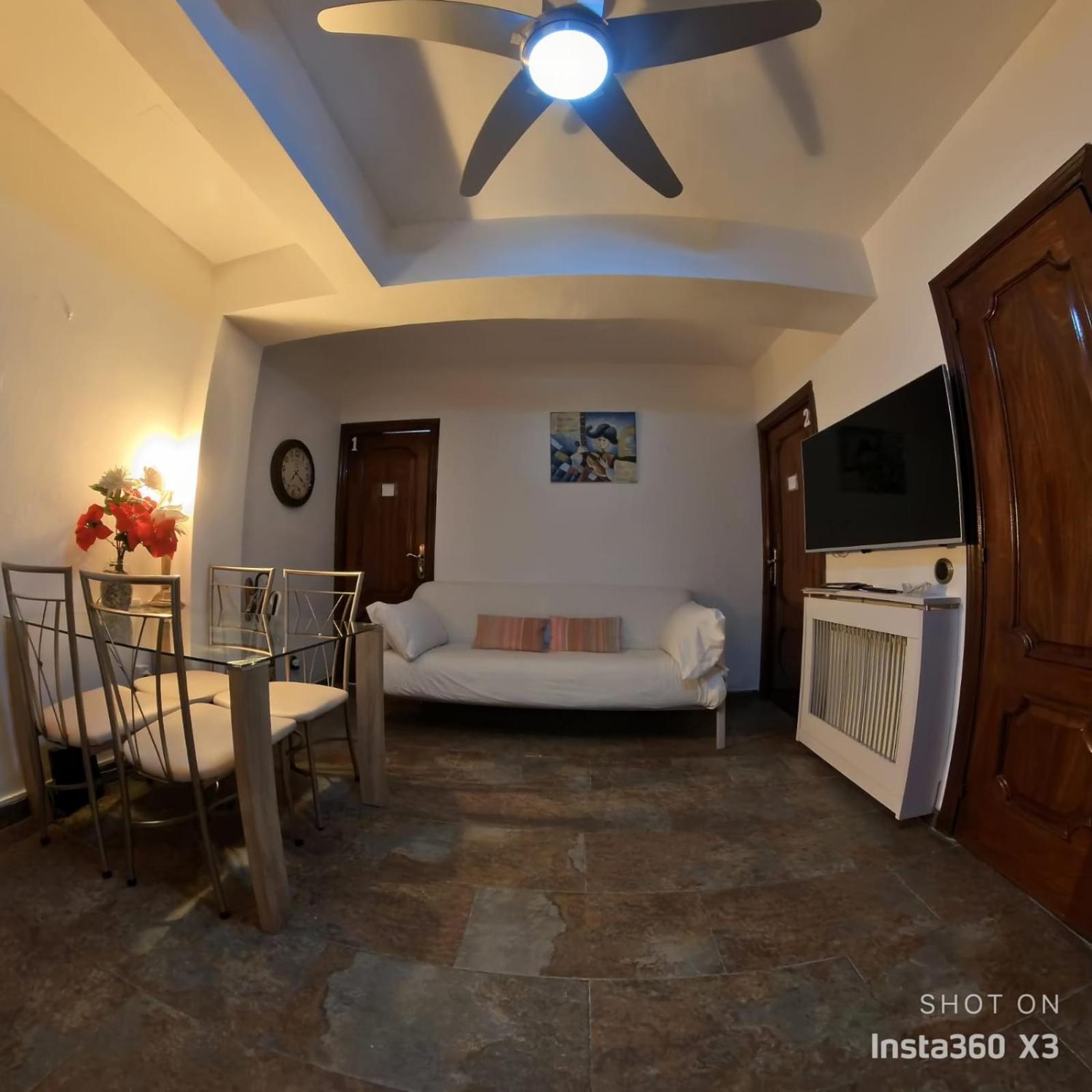 Habitaciones Individuales En Apartamento Мадрид Екстер'єр фото