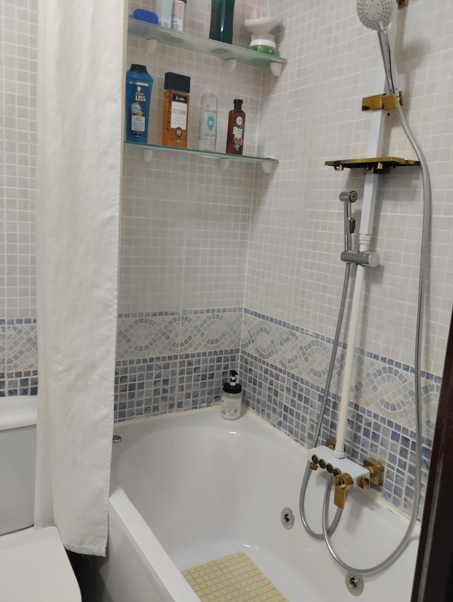 Habitaciones Individuales En Apartamento Мадрид Екстер'єр фото