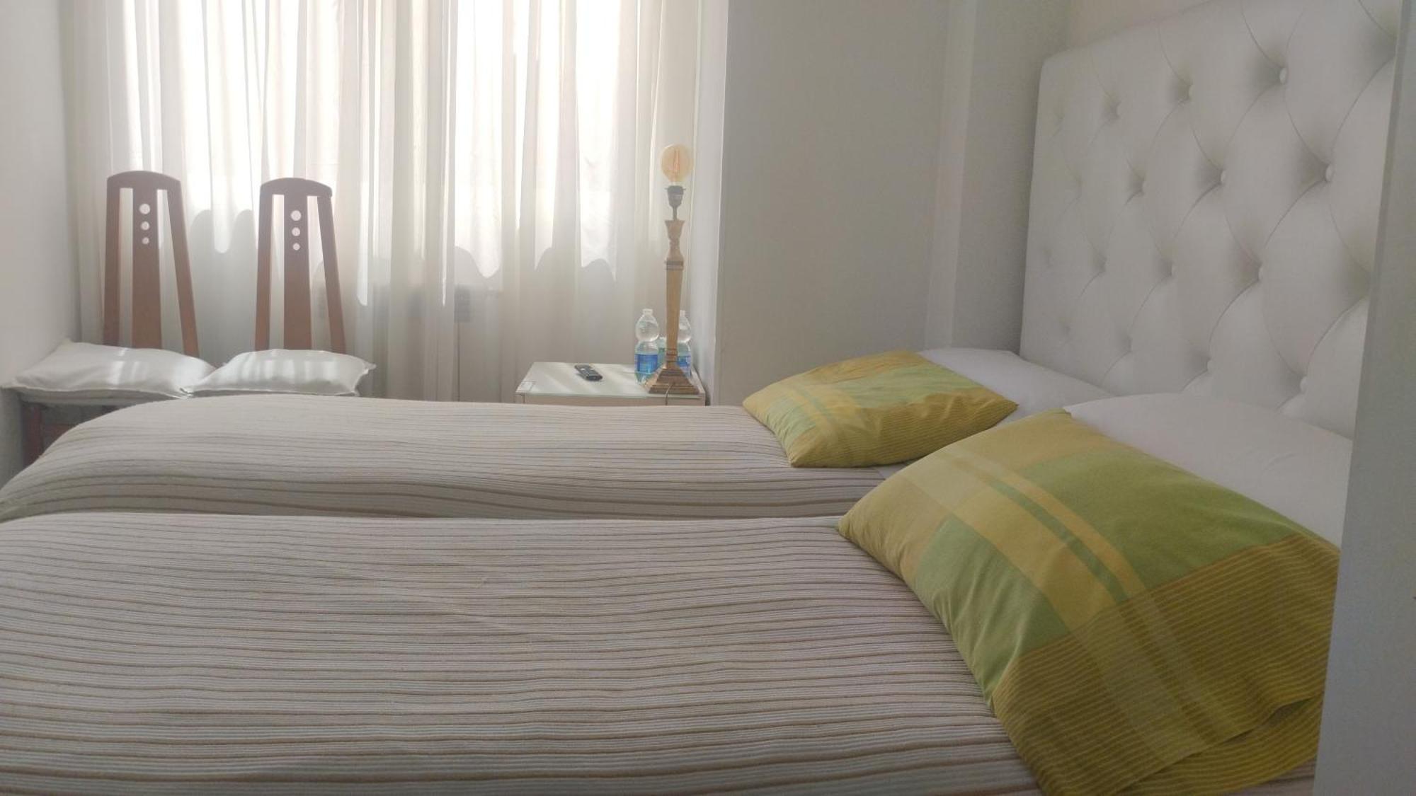 Habitaciones Individuales En Apartamento Мадрид Екстер'єр фото
