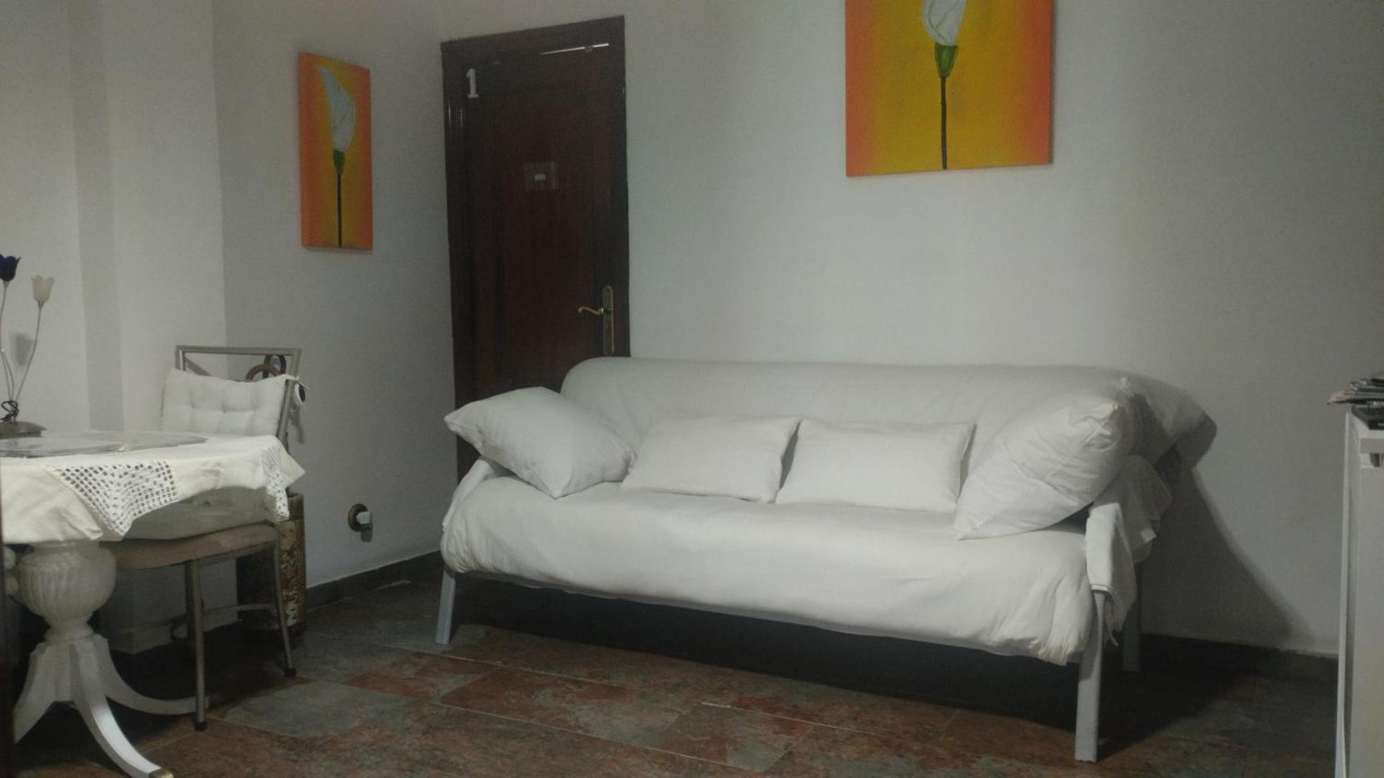 Habitaciones Individuales En Apartamento Мадрид Екстер'єр фото
